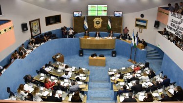 La Legislatura de Río Negro llegó a diciembre del 2023 con 805 sueldos, el 40% de ellos correspondientes a “auxiliares”. Foto: (Archivo / Marcelo Ochoa)