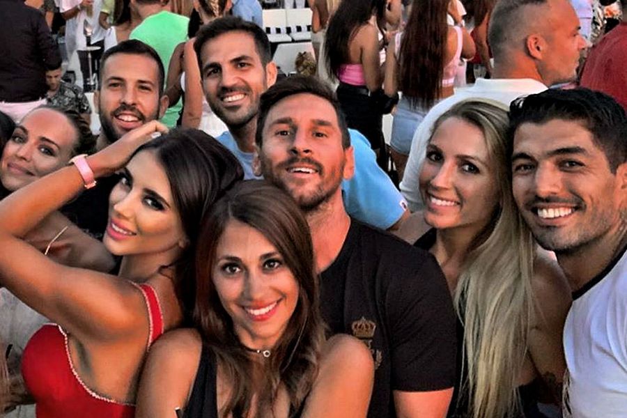 Messi se encuentra en Ibiza con Antonela y amigos, disfrutando del receso.-