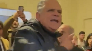 López Murphy fue increpado por un grupo de estudiantes en la UBA. 