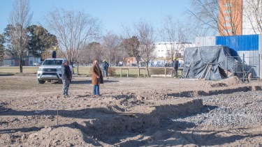 El nuevo natatorio de Roca se encuentra en proceso de construcción en la zona norte. 