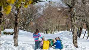 Así es el parque de nieve mapuche Arroyo Partido que la rompe este invierno en la ruta 40