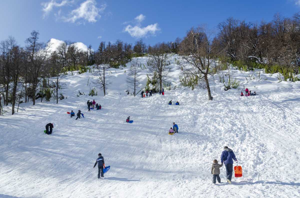 Todo para disfrutar. Postal del parque de nieve que funciona en este cerro en la ruta nacional 40. Foto: Patricio Rodríguez