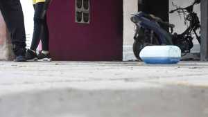 Incendio intencional: prendió fuego la moto de una mujer por «cruces» familiares en Roca