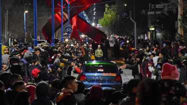 Una gran cantidad de público se acercó a saludar a los binomios que participan en el rally. Foto: Andrés Maripe