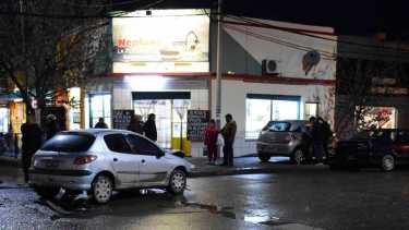 El siniestro se registró  cerca de las 19, frente a la Comisaría Tercera. Foto Andrés Maripe