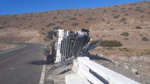 Un camionero murió tras volcar cerca de Las Lajas
