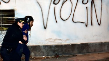 El profesor acusado de abuso  permanecerá en custodia hasta que sea formalmente imputado. Foto: Yamil Regules. 