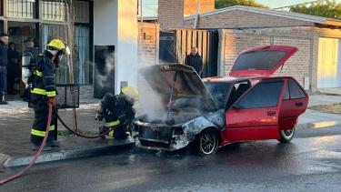 Los bomberos evitaron que el fuego se propagara. Foto gentileza