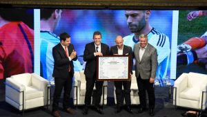 Javier Mascherano fue distinguido con la Mención «Juan Bautista Alberdi» en Diputados