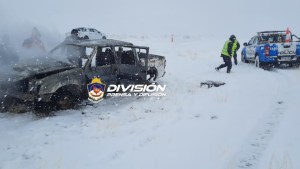 Dos choques y una camioneta incendiada, el resultado de tres accidentes cerca de Las Lajas
