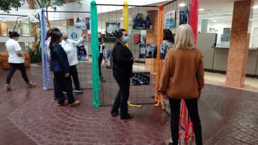 Se presentó la muestra fotográfica “Huellas de una Argentina igualitaria”, en el Concejo Deliberante de Neuquén. Foto: Yamil Regules