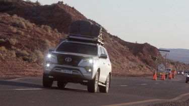 A unos 12 kilómetros desde la rotonda conocida como Pluspetrol, la primera que aparece pasando la YPF en sentido este-oeste. Foto:  Oscar Livera. 