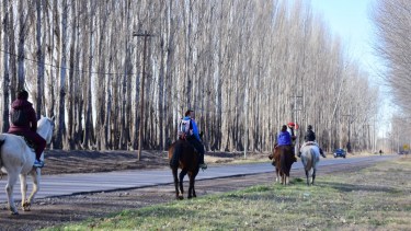 Desde pequeños ya pueden aventurarse en el mundo de los caballos con excursiones en la zona del río. Fotos Andrés Maripe