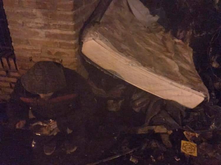 Un hombre le robó un colchón a una persona en situación de calle y los vecinos se unieron para que se lo devuelvan. Foto: Gentileza Facebook Fm Cordillerana 99.5- Junín de los Andes