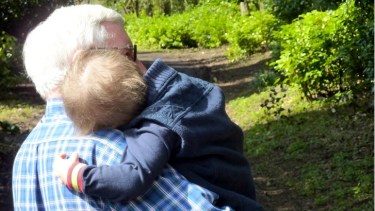 Los abuelos cumplen un rol fundamental en el crecimiento de los nietos. Foto archivo.

