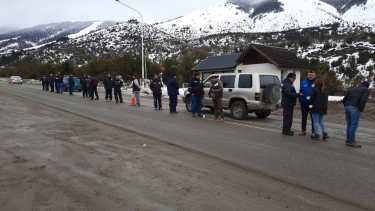 El martes fue el primer día de manifestaciones del sindicato AEC con demandas a la empresa concesionaria del cerro Catedral. Archivo