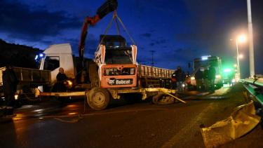 En el choque se vieron involucrados un camión con un carro, un colectivo y un auto. Foto: Matías Subat