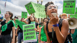 Kansas votó a favor de mantener el derecho al aborto pese al fallo de la Corte de EEUU