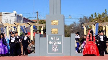 En la Plaza de los Próceres de Regina se realizarán los actos por el 9 de julio. 