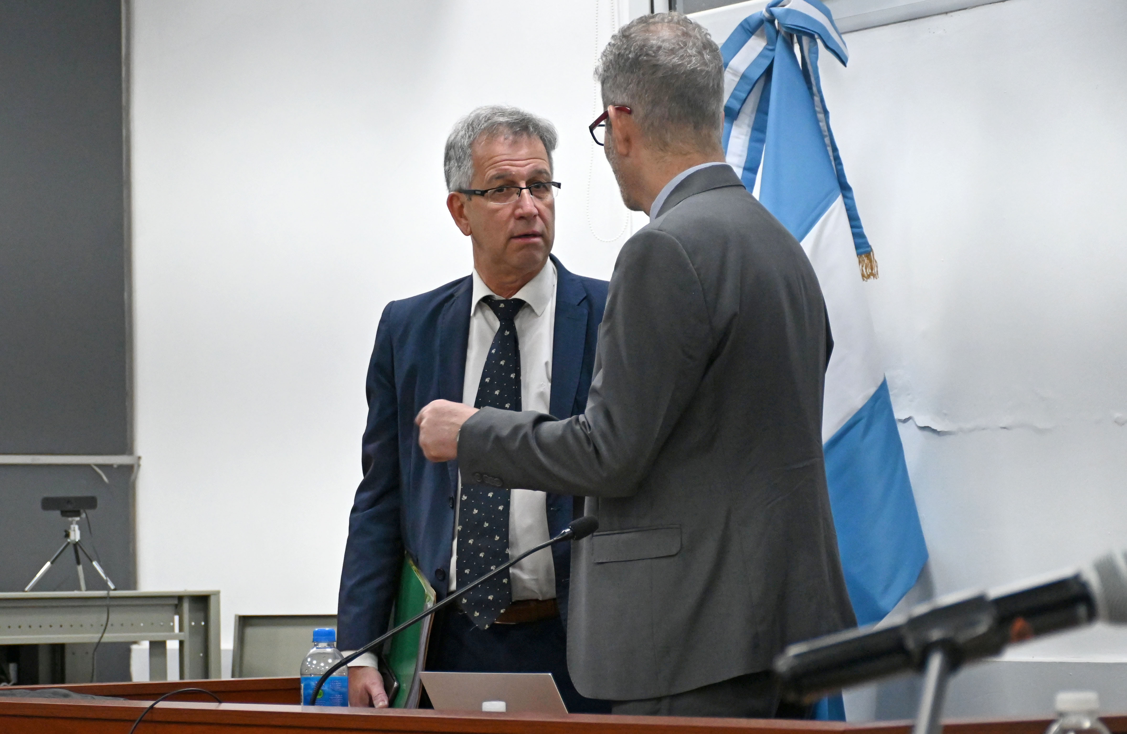 El procurador Jorge Crespo y el presidente del STJ Sergio Barotto en la última actividad del Consejo de la Magistratura en Cipolletti, en diciembre pasado. (Florencia Salto) 