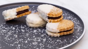Alfajores de cardamomo y yogur