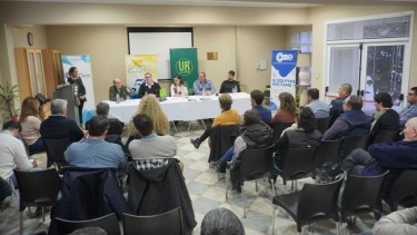 La ministro de Seguridad de la provincia se reunió con referentes de entidades intermedias de Regina. (Foto gentileza)