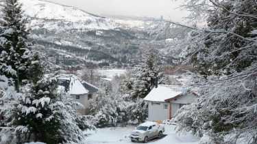 Video: Mirá toda la nieve que cae en San Martín de los Andes
