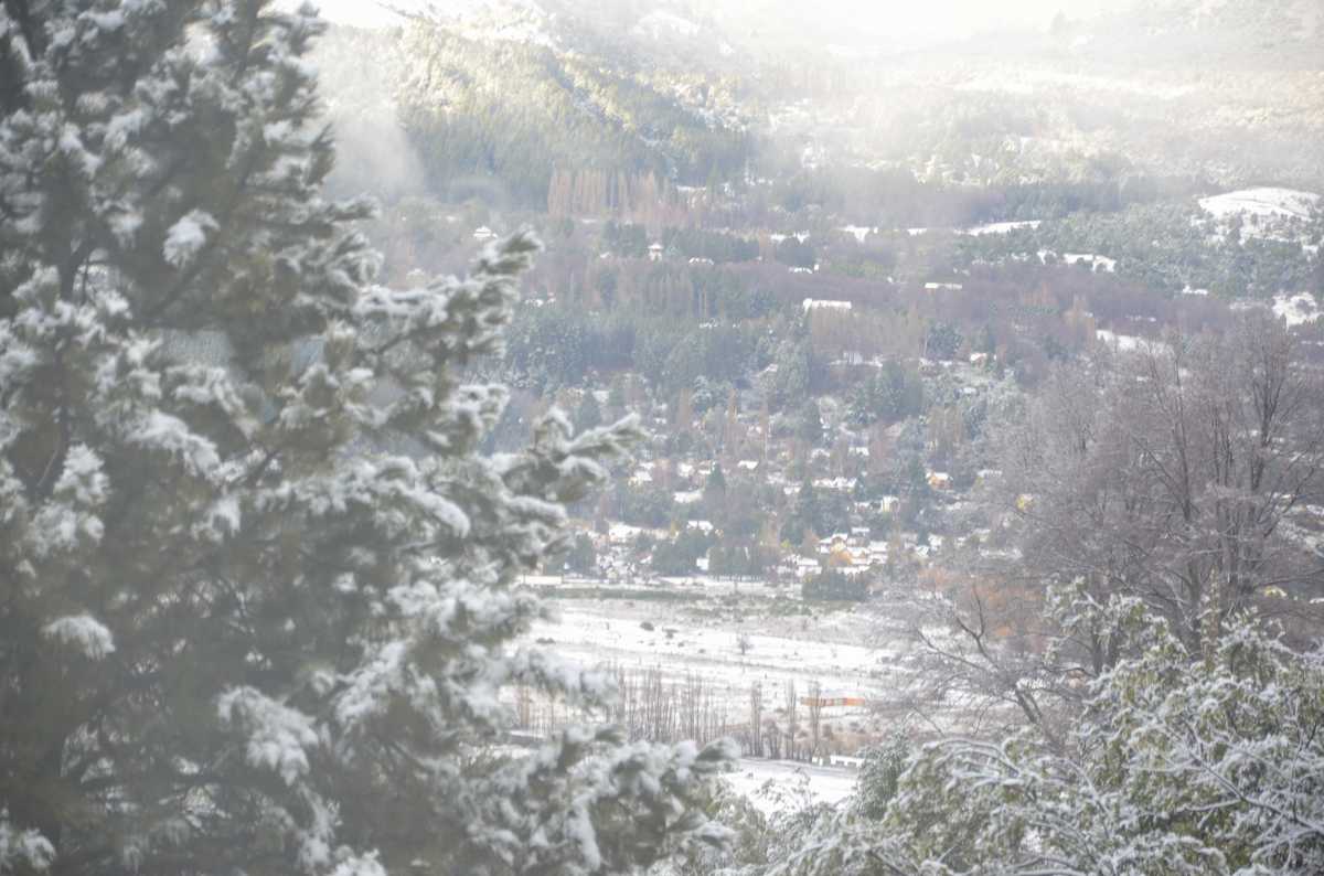 La ciudad amaneció cubierta de nieve y se pudo disfrutar desde los miradores. Foto: Patricio Rodríguez