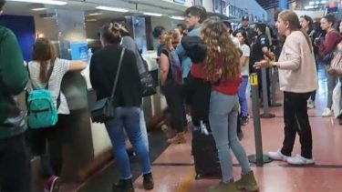 Miles de usuarios de los servicios aeronáuticos quedaron varados, en medio de la incertidumbre. Foto: gentileza.-