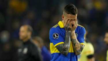 Darío Benedetto no pudo salir a jugar el segundo tiempo contra el Globo y tampoco entrenó el martes. 