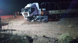 Dos muertos en un choque entre un camión y un auto en la Ruta 237