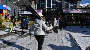 Anuncian soluciones a dos problemas que generan quejas este invierno en el cerro Catedral