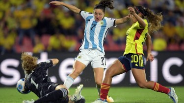 Colombia derrotó a Argentina en el primer cruce de semifinales en la Copa América Femenina. 