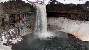 El Salto del Agrio nevado: épico viaje en busca de la postal más linda de Neuquén