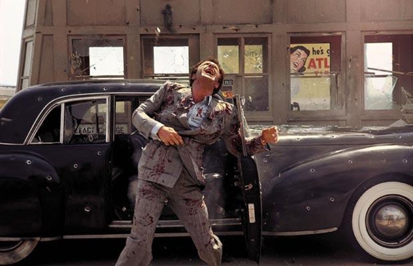 Sonny Corleone muere acribillado, en una de las escenas más violentas del cine.