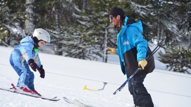 Muchas familias que quieren esquiar, buscan los precios más bajos del Parque de nieve Batea Mahuida.
