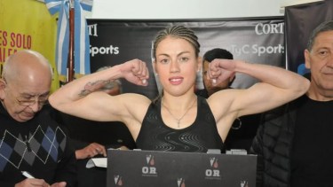 Evelin Bermúdez estrenó con una victoria sus títulos unificados