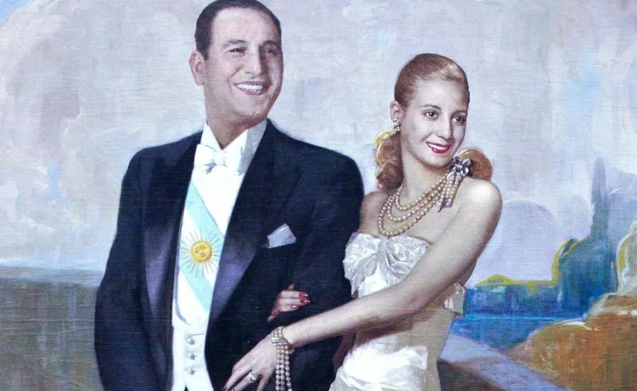 El vestido de Eva Perón retratado en el Teatro Colón será una de las piezas subastadas.-