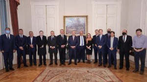 Alberto Fernández tuvo una «áspera» reunión con gobernadores del PJ