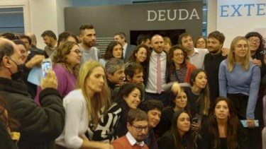 Los empleados del ministerio de Economía, con el ahora exministro. 