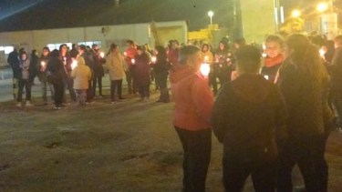 Esta noche vecinos de Cipolletti comenzaron una vigilia por Agustina. 