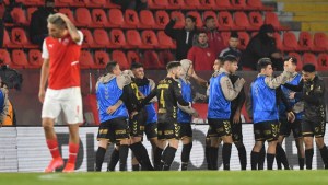 Independiente perdió de local con Platense y los hinchas insultaron a Domínguez