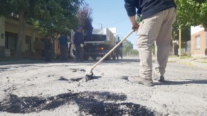 Programan tareas de bacheo para la reparación de calles en Regina