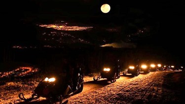 Rumbo a La Cueva del Catedral con luna llena. Foto: Gentileza