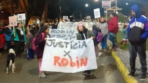Una multitudinaria marcha reclamó por el crimen del trabajador municipal en Villa La Angostura