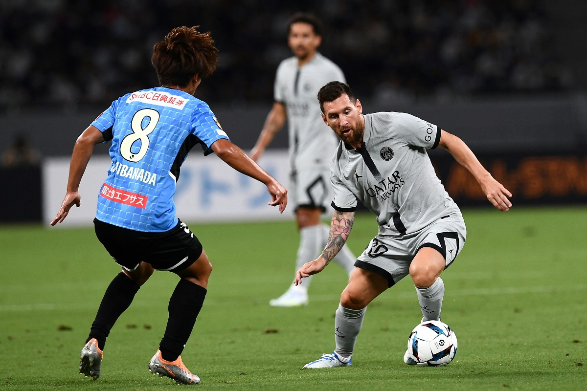 Messi luciendo la nueva camiseta de PSG. Foto: AFP | Télam 