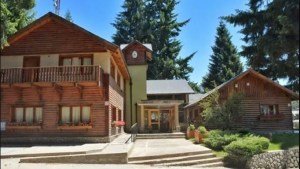 Denunció a su compañero de la municipalidad por acoso y la echaron, en Villa La Angostura