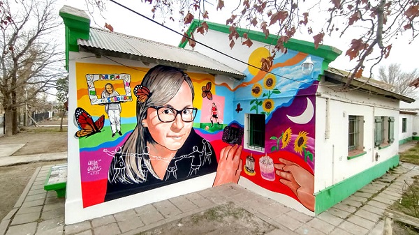 El fútbol, la repostería, la peluquería eran algunas de los pasatiempos de la docente, presentes en el mural (Chelo Candia)