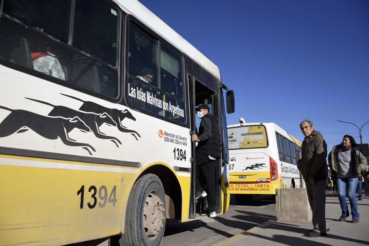 Neuquén adjudicó el nuevo sistema de transporte público en la capital . (foto Matías Subat)