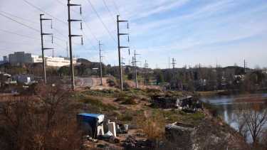 La municipalidad construye un mirador en una zona del río Neuquén (Matias Subat)